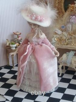 1/12 Exquisite Artisan Porcelin Doll's House Doll