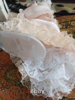 1/12 Exquisite Artisan Porcelin Dolls House Doll. Beautiful