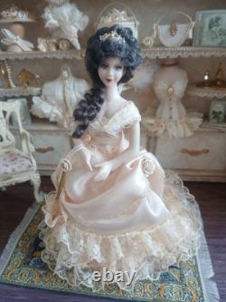 1/12 Exquisite Artisan Porcelin Dolls House Doll. Beautiful
