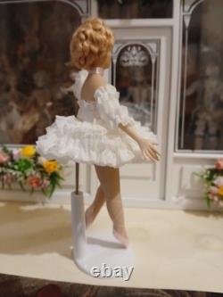 1/12 Porcelin Dolls House Doll