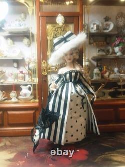 1/12 Porcelin Dolls House Doll