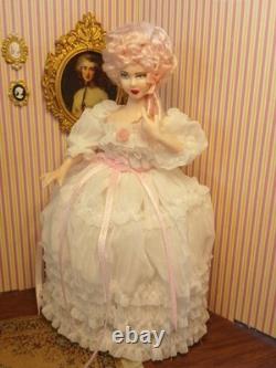 1/12 Porcelin Dolls House Doll