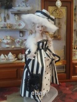 1/12 Porcelin Dolls House Doll