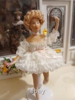 1/12 Porcelin Dolls House Doll