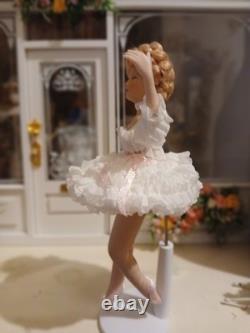 1/12 Porcelin Dolls House Doll