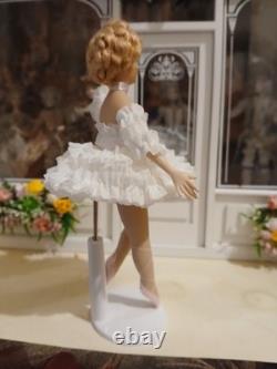 1/12 Porcelin Dolls House Doll