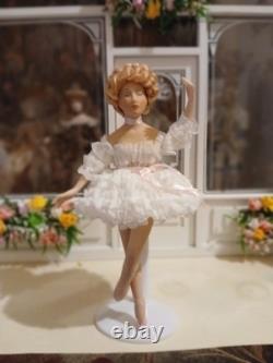 1/12 Porcelin Dolls House Doll