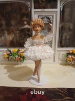 1/12 Porcelin Dolls House Doll