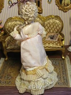1/12 Porcelin Dolls House Doll! Beautiful