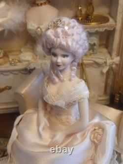 1/12 Porcelin Dolls House Doll. Beautiful
