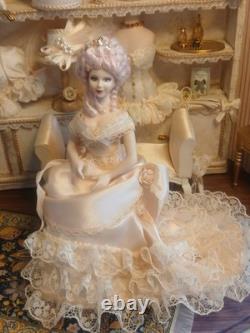 1/12 Porcelin Dolls House Doll. Beautiful