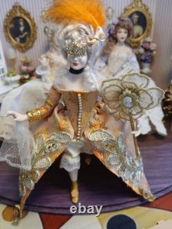 1/12 Porcelin Dolls House Doll! Collar Removable. Beautiful