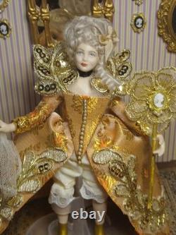 1/12 Porcelin Dolls House Doll! Collar Removable. Beautiful