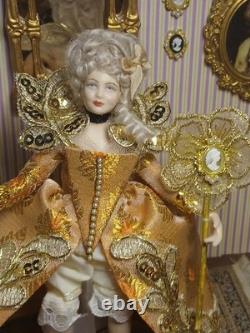 1/12 Porcelin Dolls House Doll! Collar Removable. Beautiful