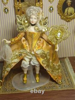 1/12 Porcelin Dolls House Doll! Collar Removable. Beautiful