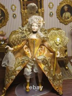 1/12 Porcelin Dolls House Doll! Collar Removable. Beautiful