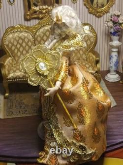 1/12 Porcelin Dolls House Doll! Collar Removable. Beautiful