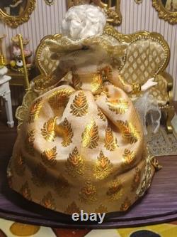 1/12 Porcelin Dolls House Doll! Collar Removable. Beautiful