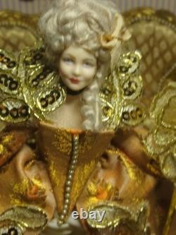 1/12 Porcelin Dolls House Doll! Collar Removable. Beautiful