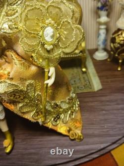 1/12 Porcelin Dolls House Doll! Collar Removable. Beautiful