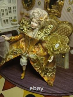 1/12 Porcelin Dolls House Doll! Collar Removable. Beautiful