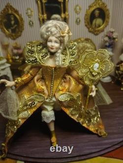 1/12 Porcelin Dolls House Doll! Collar Removable. Beautiful