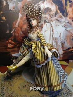 1/12 Porcelin Dolls House Doll Entertainer. 16cm In Height