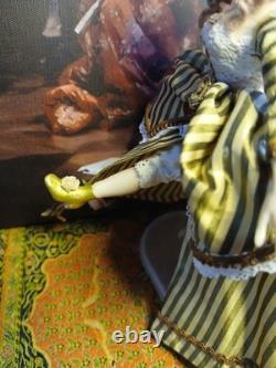 1/12 Porcelin Dolls House Doll Entertainer. 16cm In Height