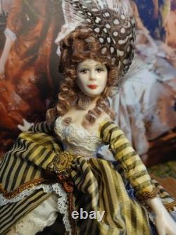 1/12 Porcelin Dolls House Doll Entertainer. 16cm In Height