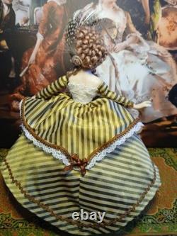 1/12 Porcelin Dolls House Doll Entertainer. 16cm In Height