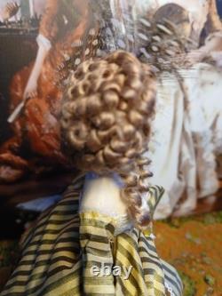 1/12 Porcelin Dolls House Doll Entertainer. 16cm In Height