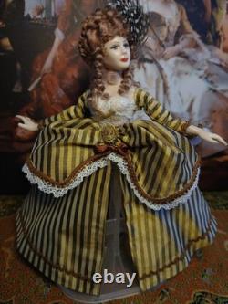 1/12 Porcelin Dolls House Doll Entertainer. 16cm In Height