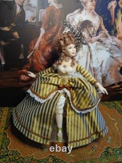 1/12 Porcelin Dolls House Doll Entertainer. 16cm In Height