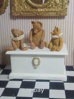 1/12 Porcelin Dolls House Doll's 3 Teddies & Toy Box