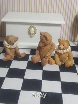 1/12 Porcelin Dolls House Doll's 3 Teddies & Toy Box