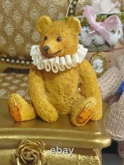 1/12 Porcelin Dolls House Doll's 3 Teddies & Toy Box