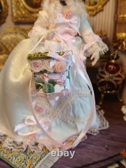1/12 Porcelin Marie Antoinette Dolls House Doll