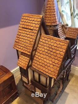 112 Stunning Dolls house