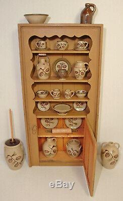 1997 Jim Ison Dollhouse Mini Cupboard #2-10 +23 Jane Graber Pottery 22 Pine Cone