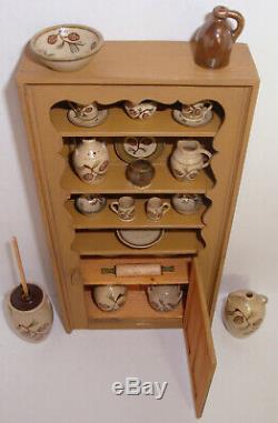 1997 Jim Ison Dollhouse Mini Cupboard #2-10 +23 Jane Graber Pottery 22 Pine Cone