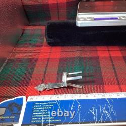 925 Stamped Sterling Silver Dolls House Chair. 20.6gm 7.5cm Tall