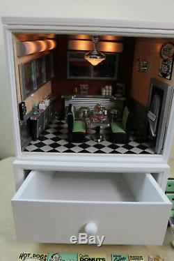 AG American Girl Mini's Illuma Room Lil's Diner, Accessories Mini Dollhouse
