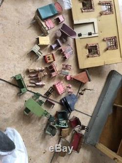 Antique Schoenhut Doll House with Original Furniture & 3 Rare Dolls