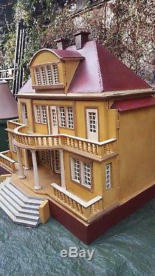 Antique dollhouse house
