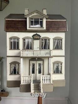 Antique dolls house