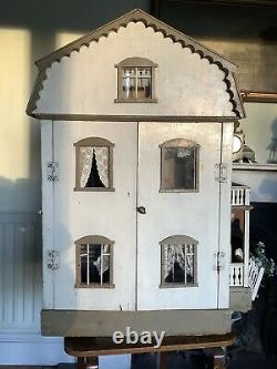 Antique dolls house