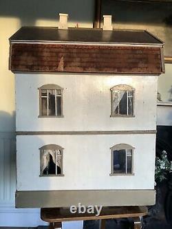 Antique dolls house