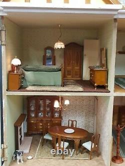 Beautiful Large Fully Furnished Dolls House Wth 10 Rooms And Working Lights