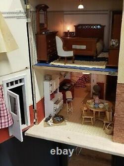 Beautiful Large Fully Furnished Dolls House Wth 10 Rooms And Working Lights