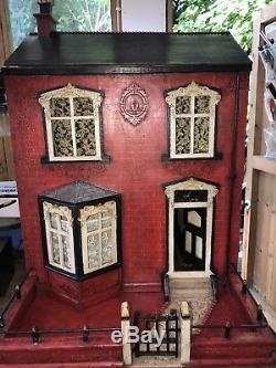 Beautiful Original Early 1900s Edwardian Dolls House And Contents